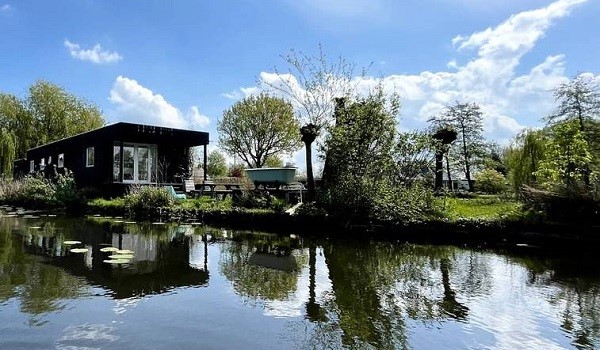 Tiny house aan het water