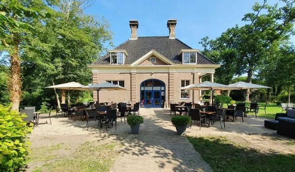 Voormalig koetshuis