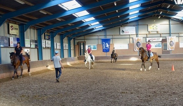 Manege op vakantiepark Lourenshoeve