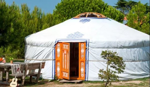Yurt op camping in Frankrijk aan zee