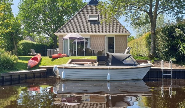 Vakantiehuis aan viswater op Vakantiepark It Wiid