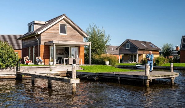15x vakantiehuisje met eigen aanlegsteiger in Friesland!