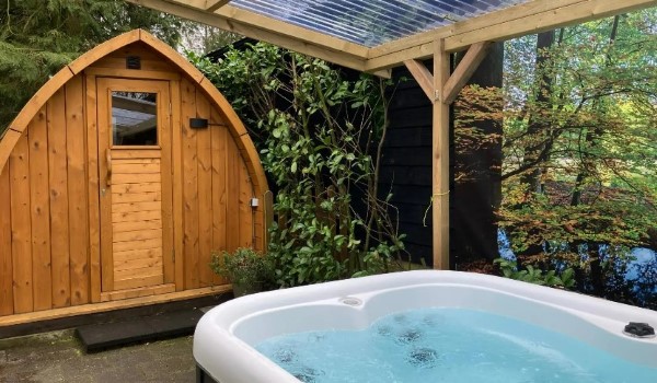 Pod met jacuzzi op de Veluwe