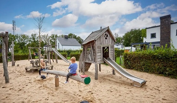 Semi-gedeelde speeltuin in de Leistert